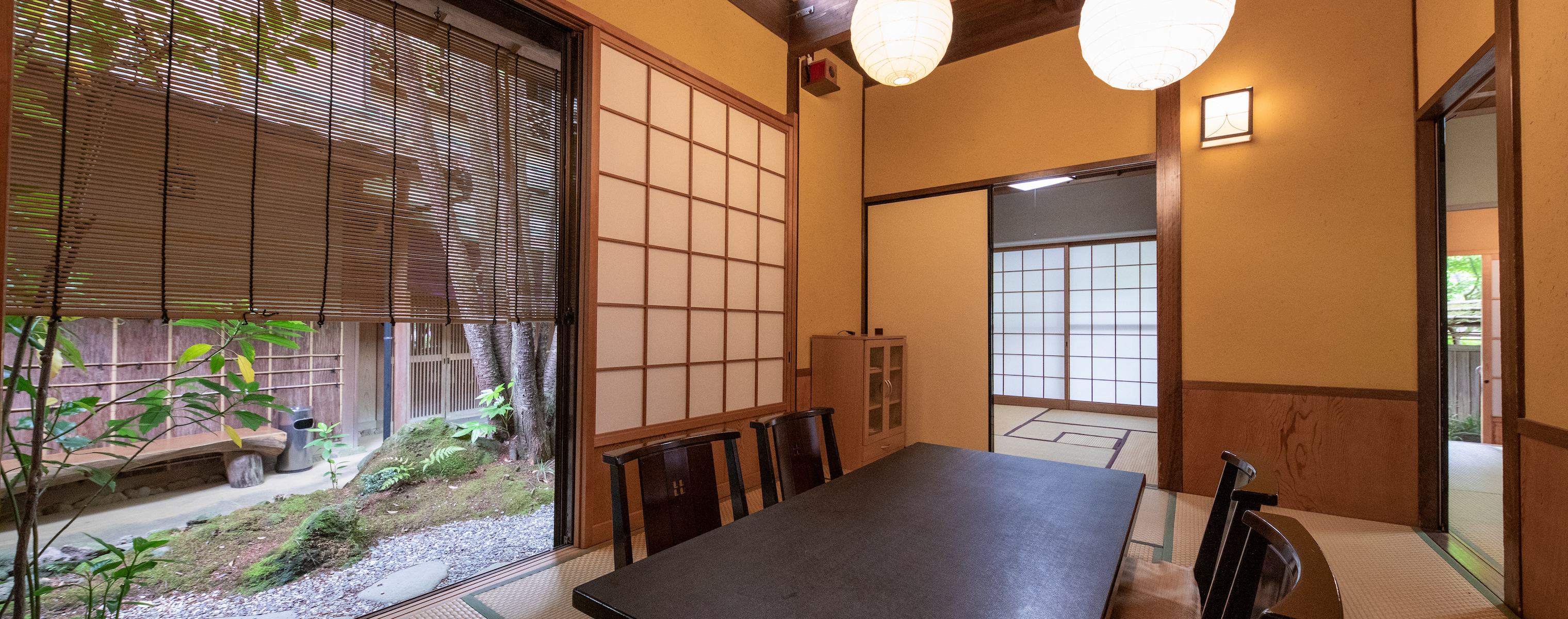 Independent houses with a private outdoor hot spring [In two neighboring spaces] accommodating up to 6 guests