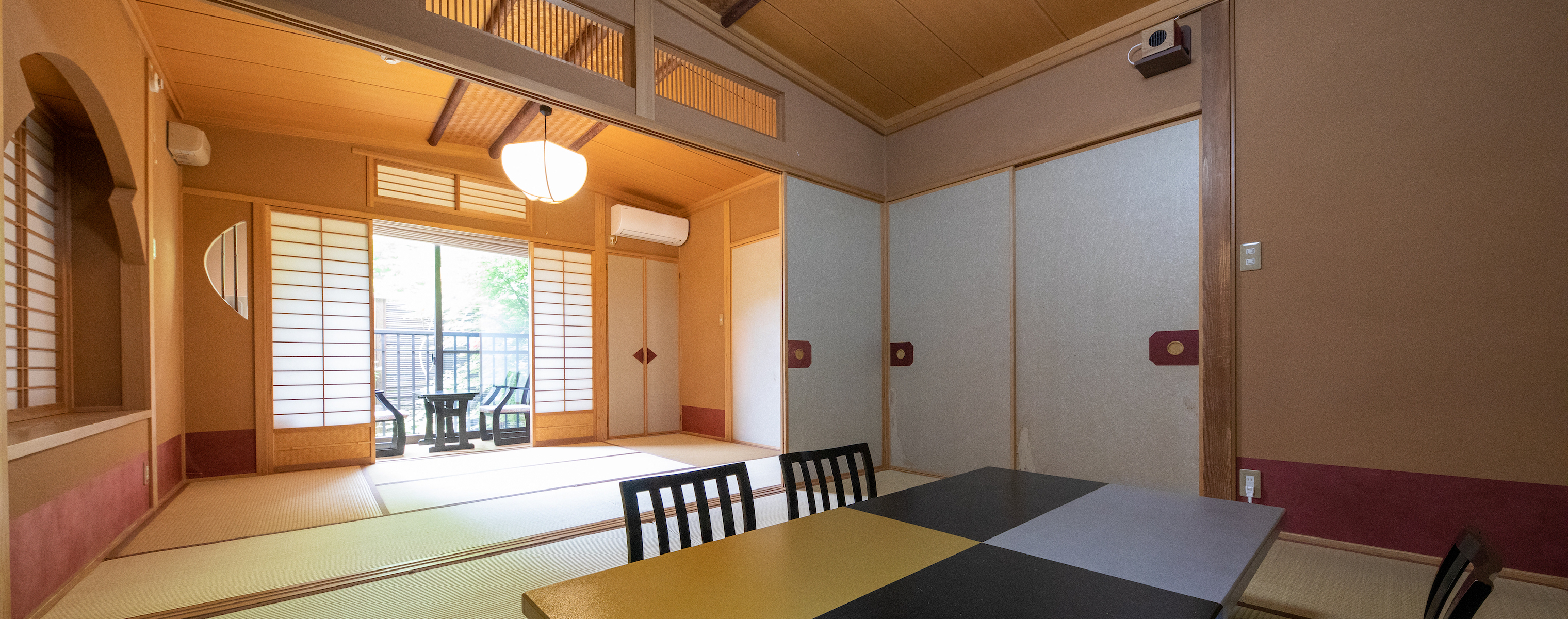 Independent houses with a private outdoor hot spring [In two neighboring spaces] accommodating up to 6 guests