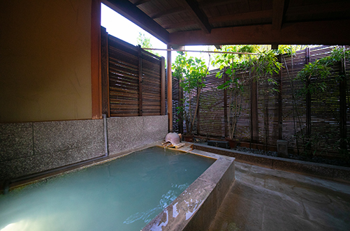 Guest rooms with a private outdoor hot spring